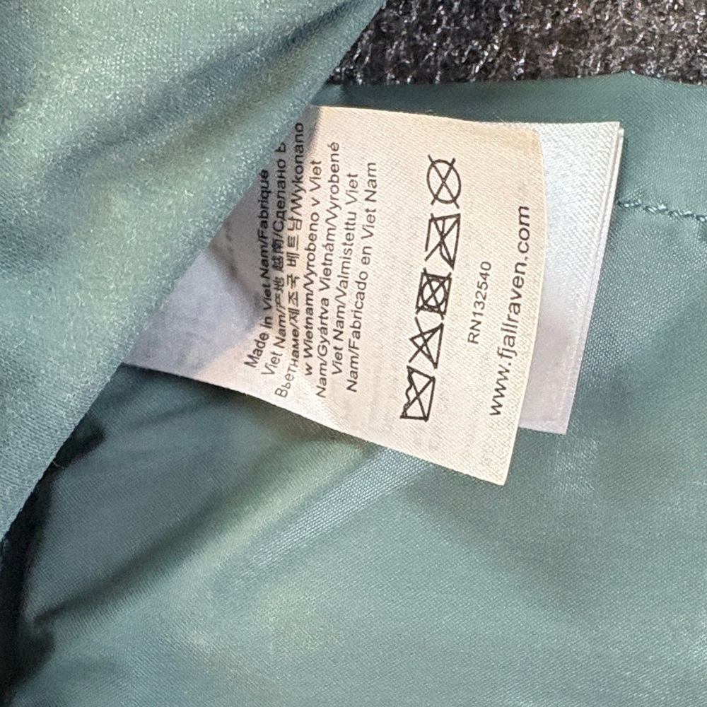 Fjallraven Kånken Backpack in Deep Green with Red Logo - Picture 4 of 13